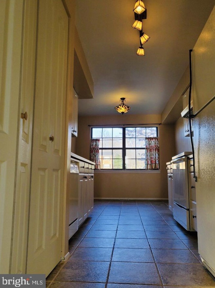 2 Drawbridge Ct, Baltimore, MD 21228