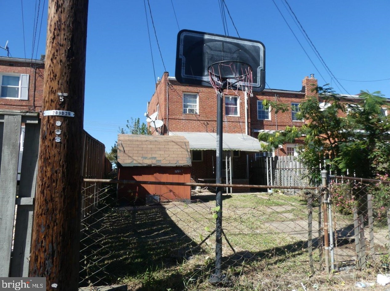 7749 Baltimore St, Baltimore, MD 21224-2008