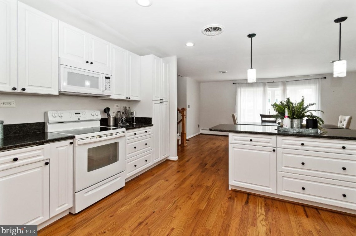 1106 Plover Dr, Baltimore MD  21227-4338 exterior