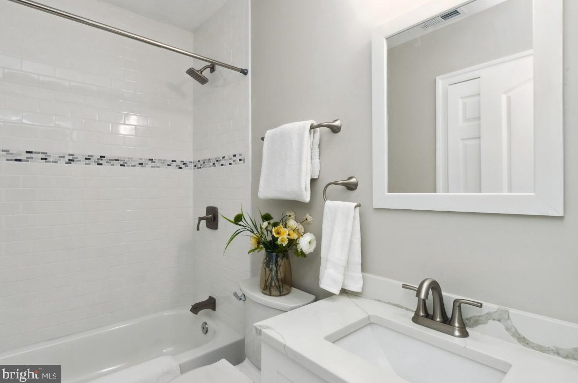 4 Mount De Sales Rd, Baltimore MD  21229-2205 exterior