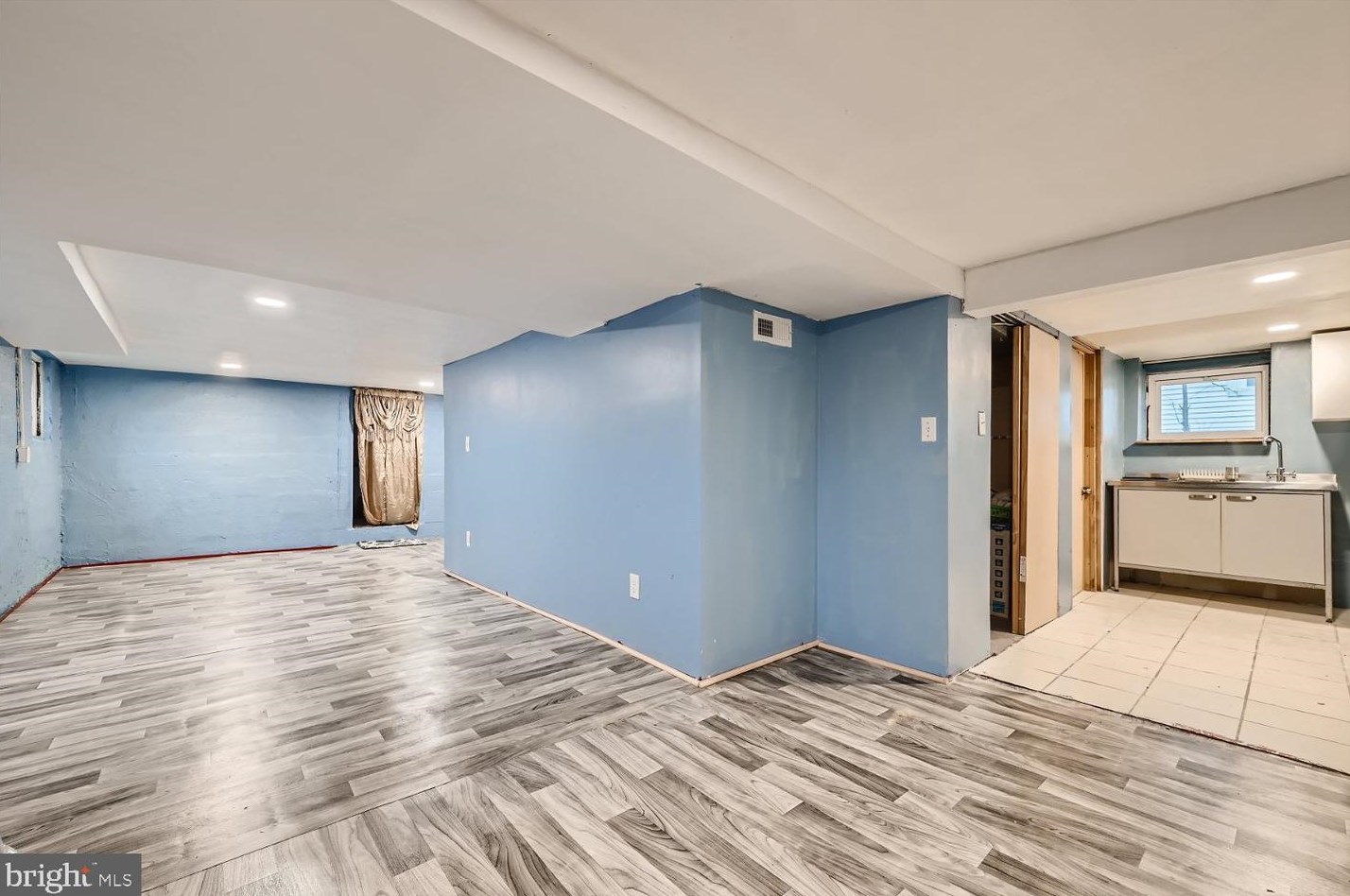 1239 Maiden Choice Ln, Baltimore MD  21229-5414 exterior