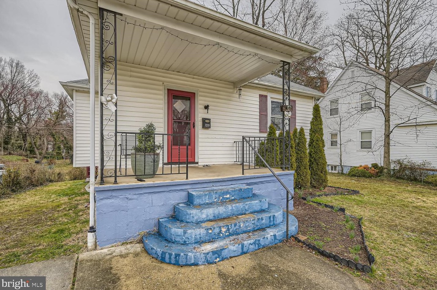 1239 Maiden Choice Ln, Baltimore MD  21229-5414 exterior