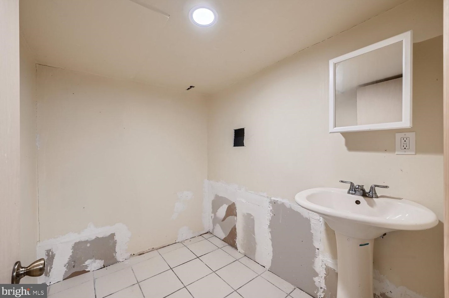 1239 Maiden Choice Ln, Baltimore MD  21229-5414 exterior