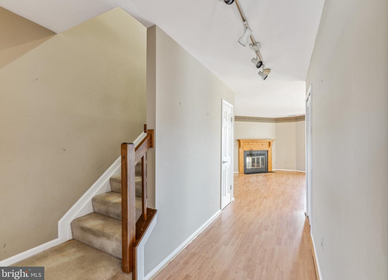4 Deer Run Ct, Baltimore, MD 21227-3948