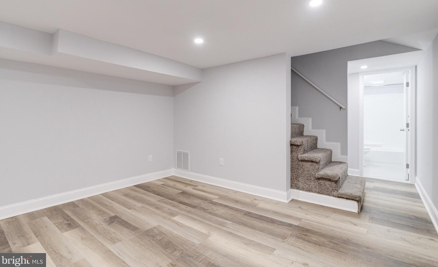 8426 Oakleigh Rd, Baltimore MD  21234-3726 exterior