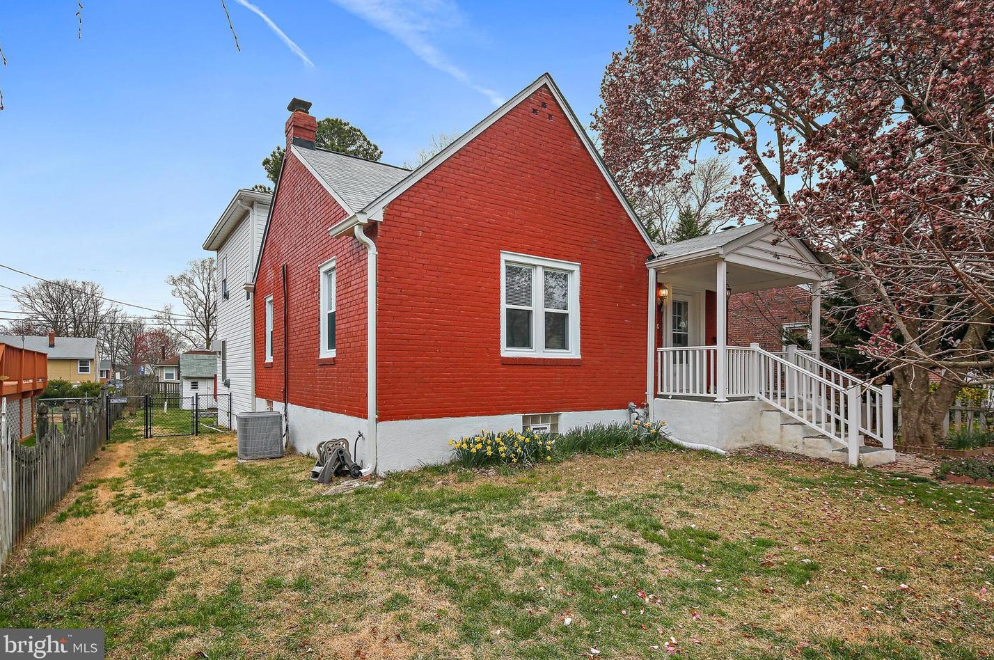 229 Beaumont Ave, Baltimore MD  21228-4308 exterior