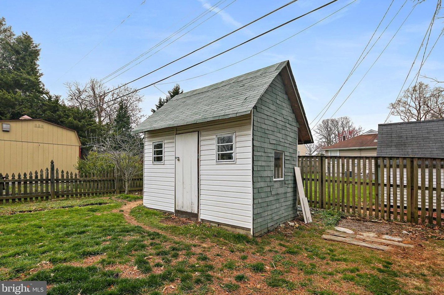 229 Beaumont Ave, Baltimore MD  21228-4308 exterior