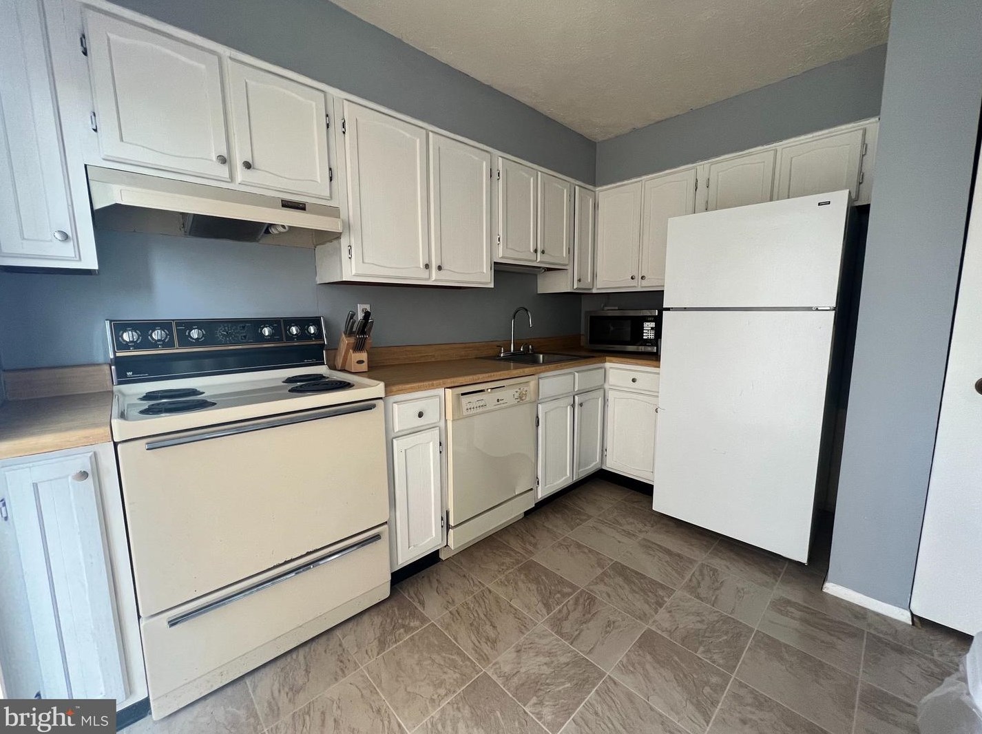 12 Hallview Ct, Baltimore MD  21236-4731 exterior