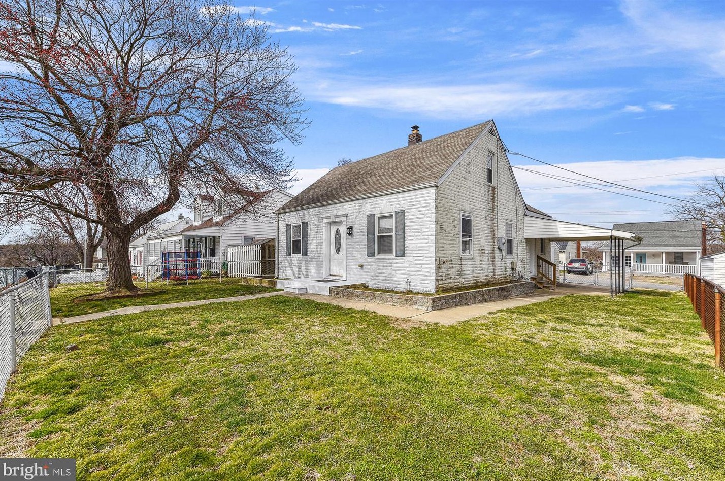 3 Ridgemoor Rd, Baltimore, MD 21221-7033