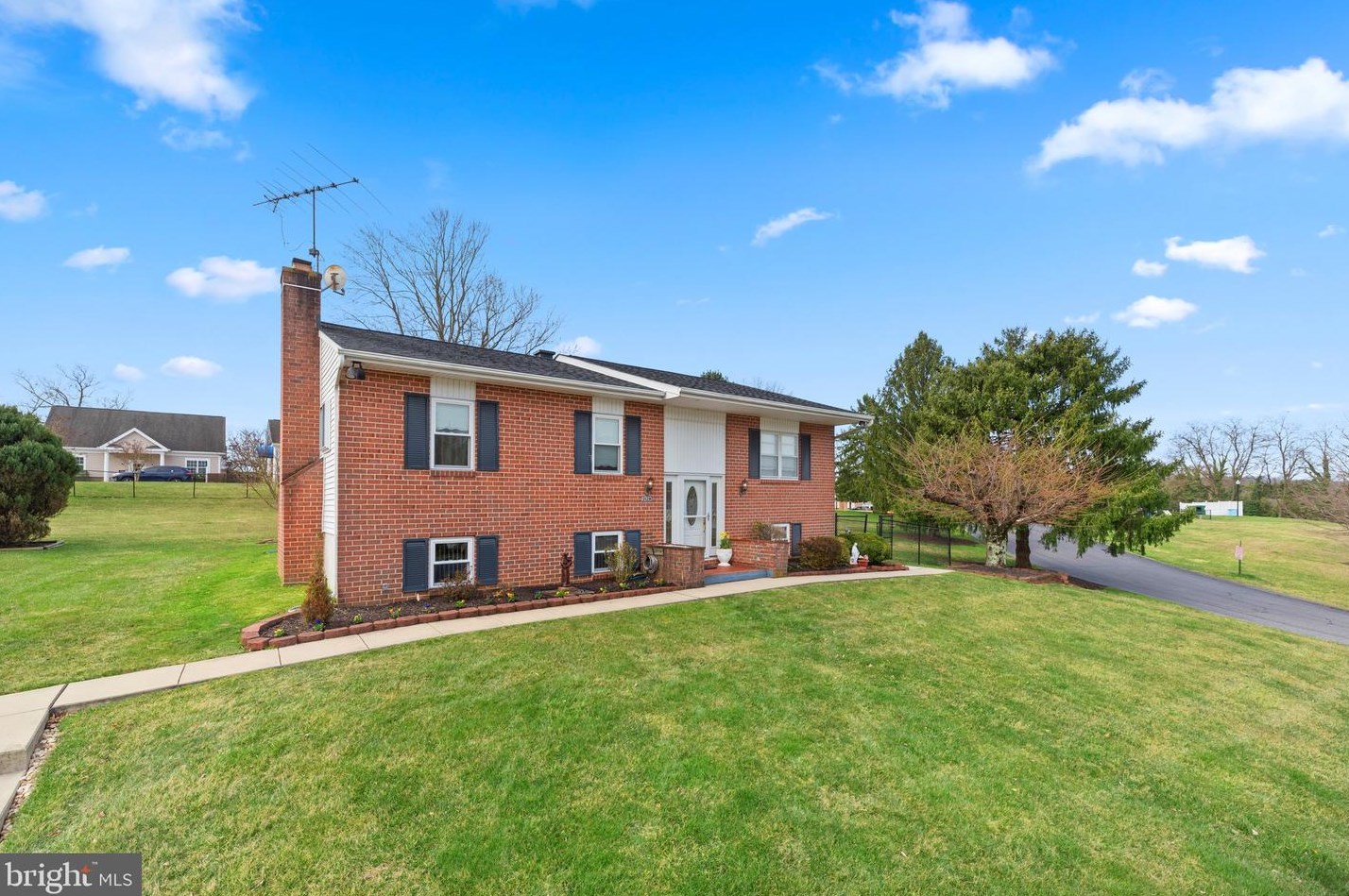 2129 Chantilla Rd, Baltimore, MD 21228-3704