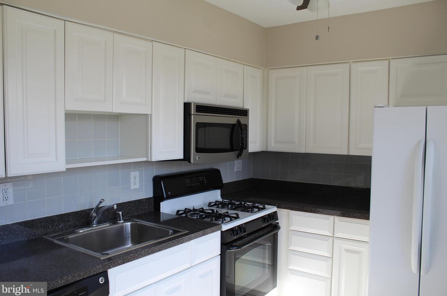 202 Cove Rd, Baltimore MD  21221-2905 exterior