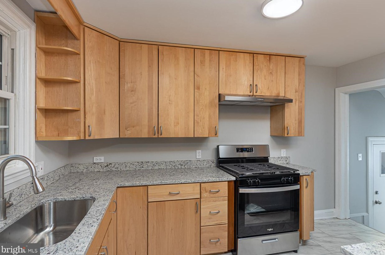 1220 Circle Dr, Baltimore, MD 21227-2317