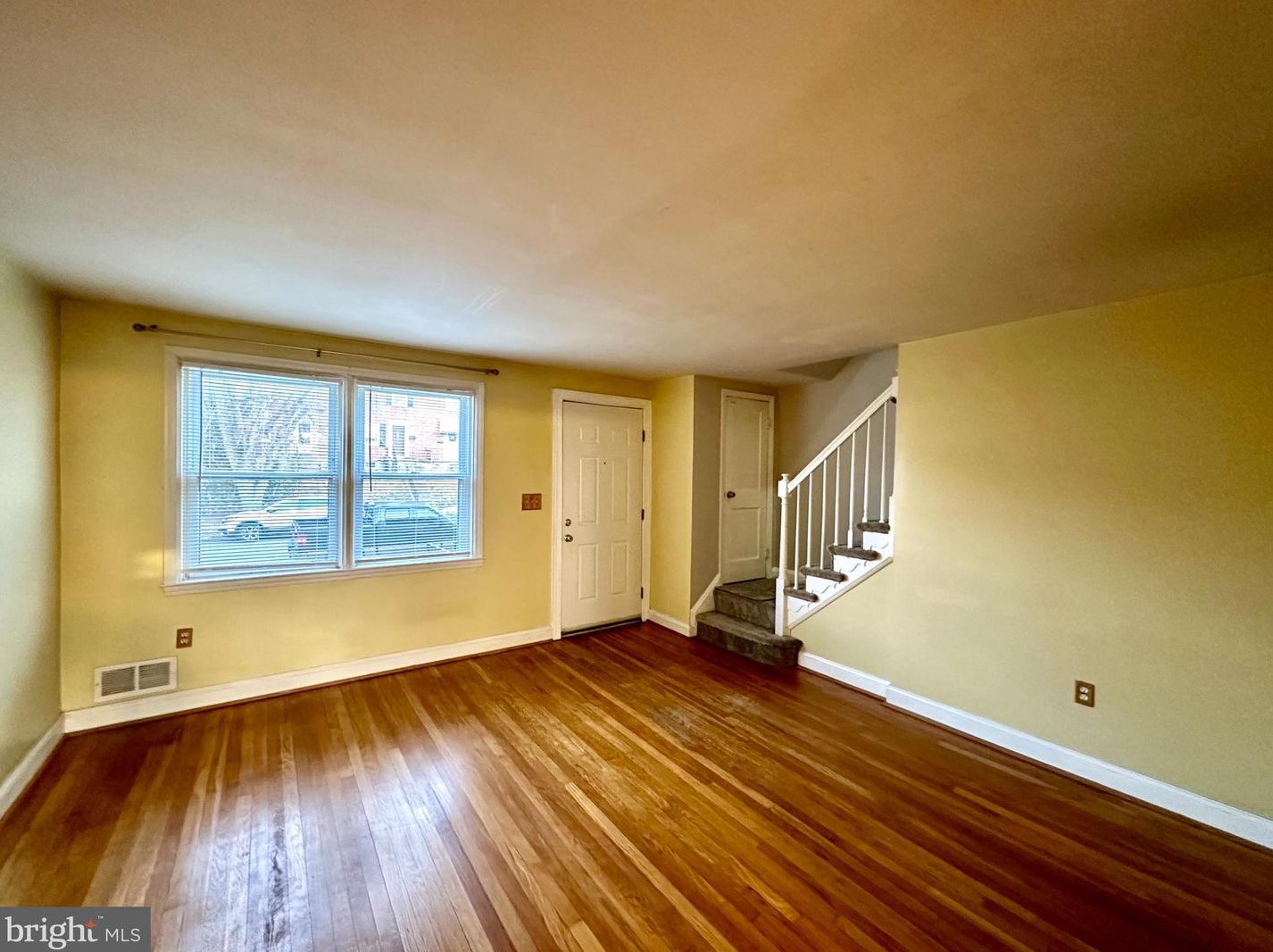 8653 Oak Rd, Baltimore, MD 21219