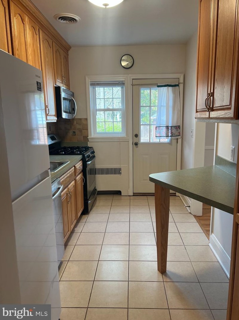 6 Dunkirk Rd, Baltimore MD  21212-1705 exterior