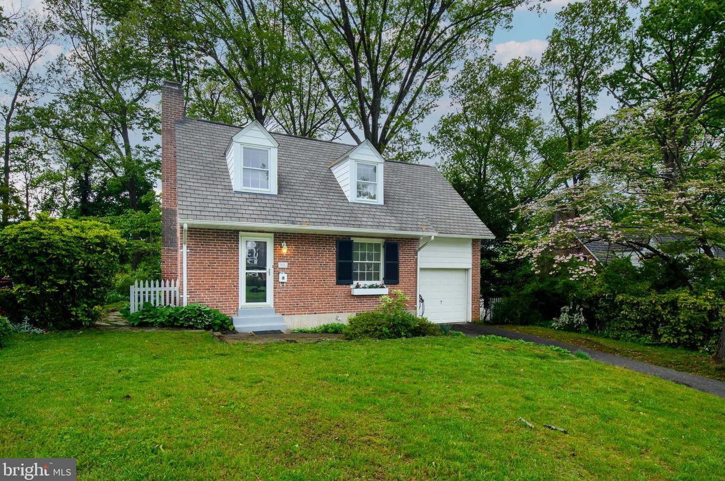 916 Adana Rd, Baltimore, MD 21208-4744