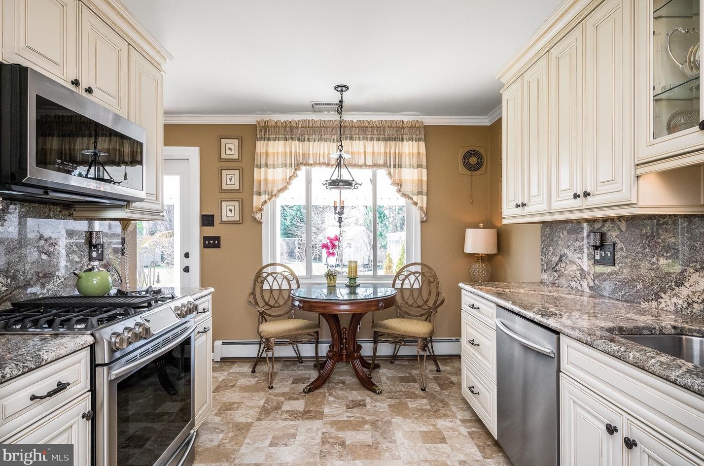 8005 Camhill Dr, Baltimore, MD 21237-1524