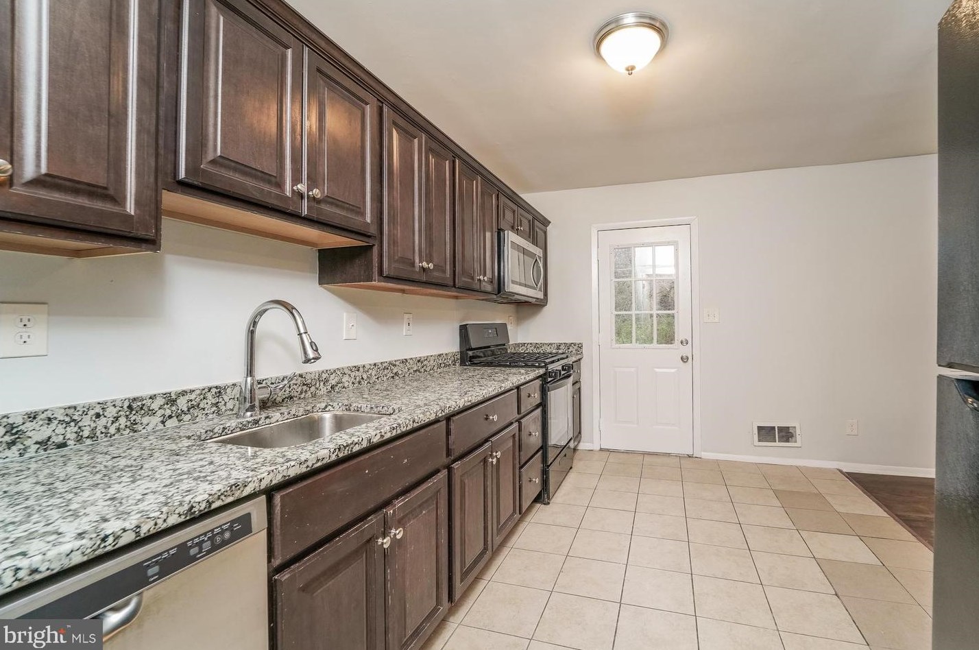 5637 Arnhem Rd, Baltimore MD  21206-2924 exterior