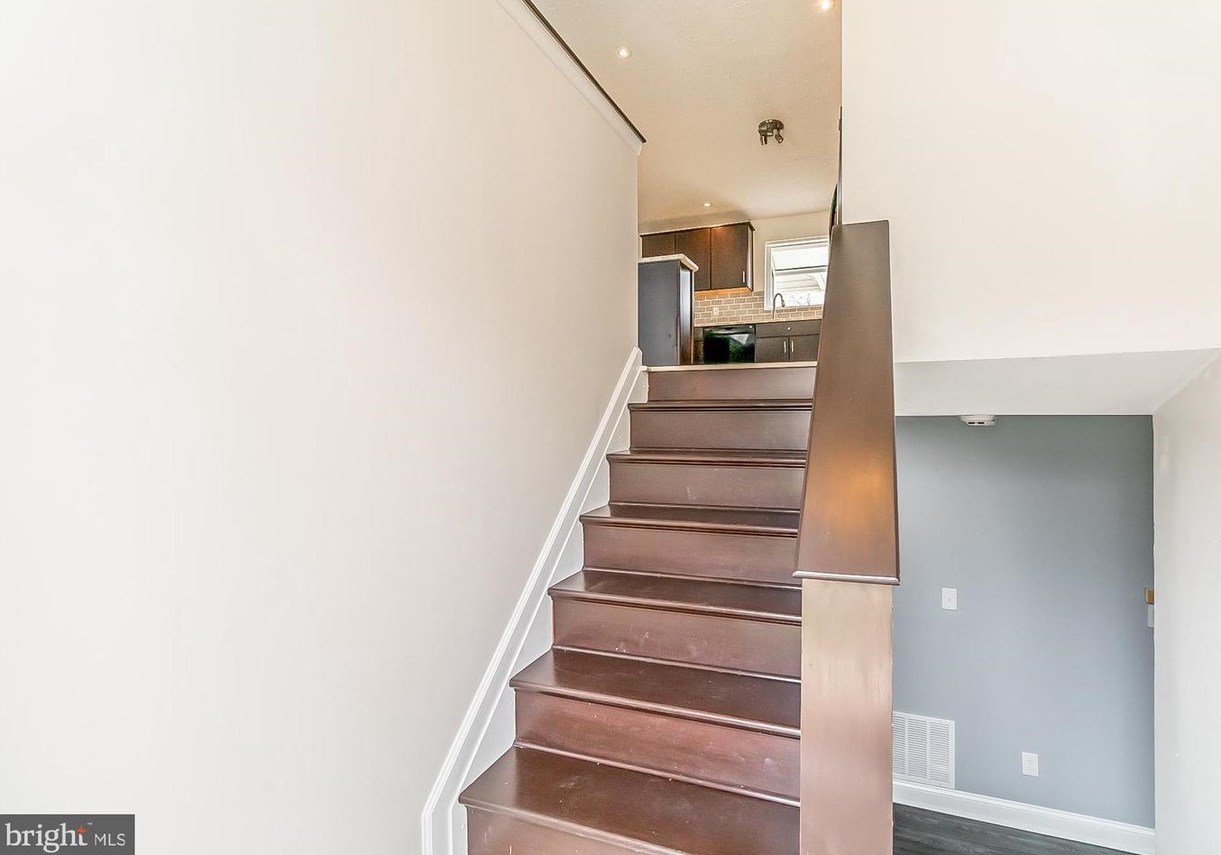 535 Fuselage Ave, Baltimore, MD 21221-3276