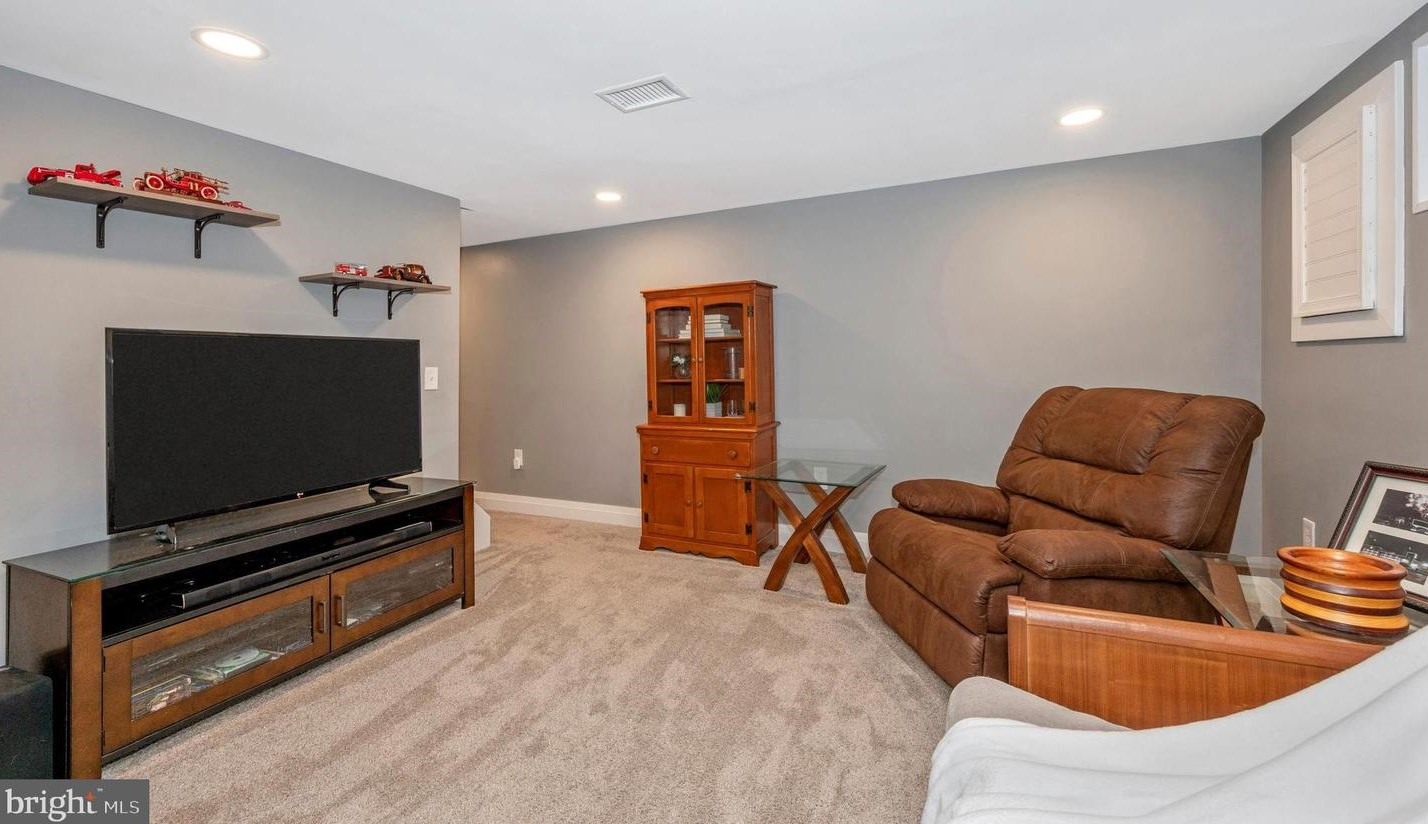 1248 Elm Rd, Baltimore MD  21227-3939 exterior