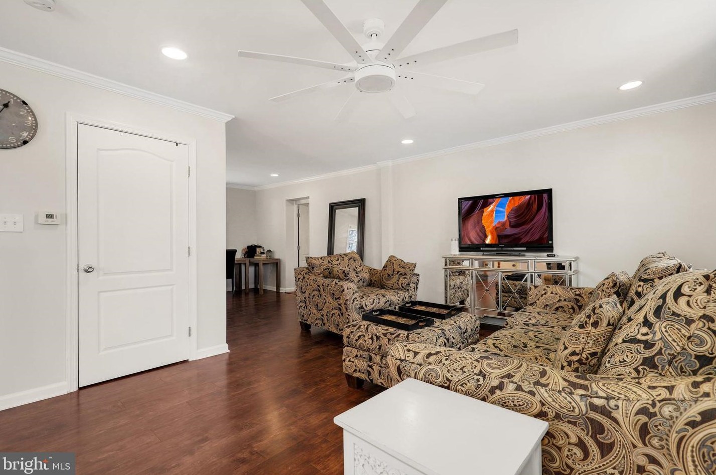 1615 Woodside Ave, Baltimore, MD 21227-4041