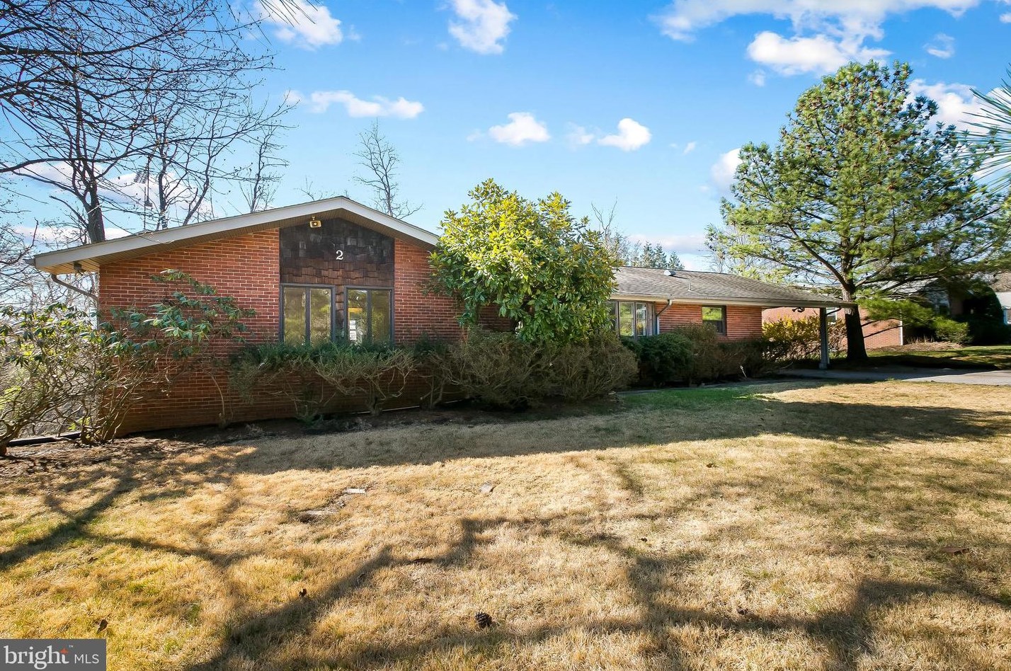 2 Peachtree Ct, Baltimore, MD 21208-2810