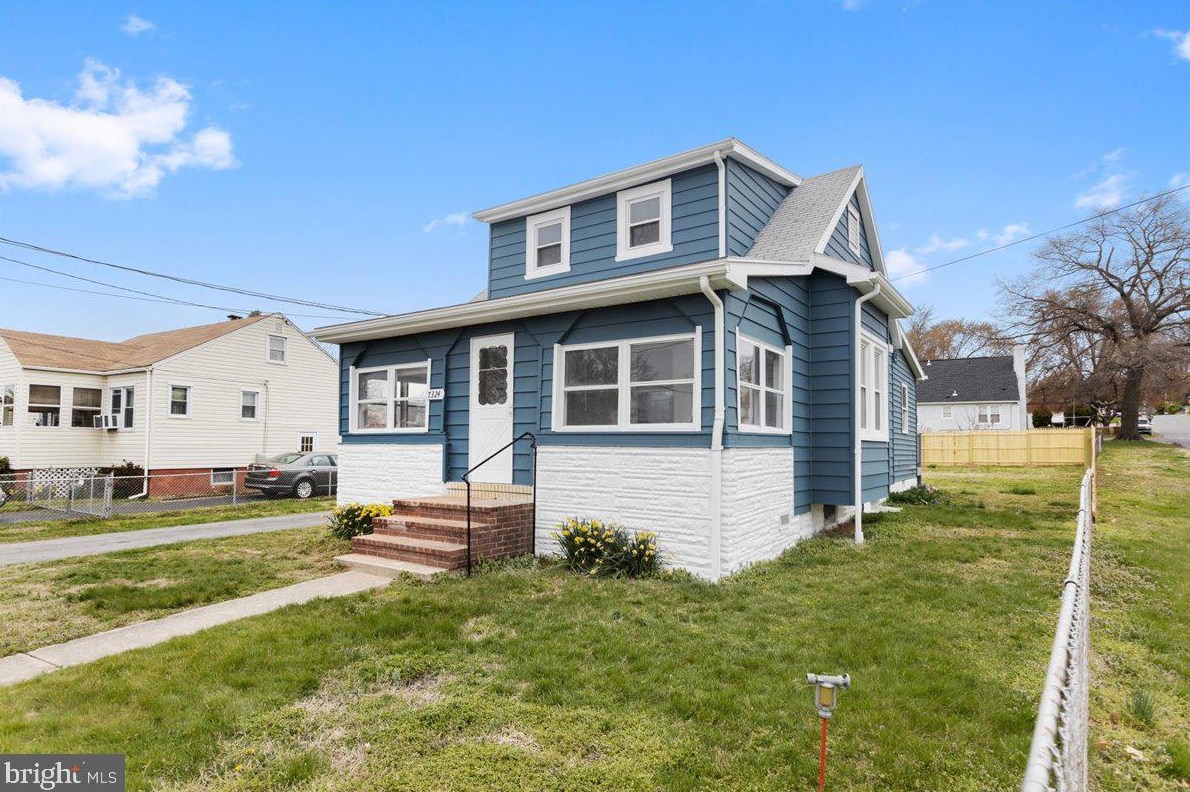 7324 School Ln, Baltimore, MD 21222-1833