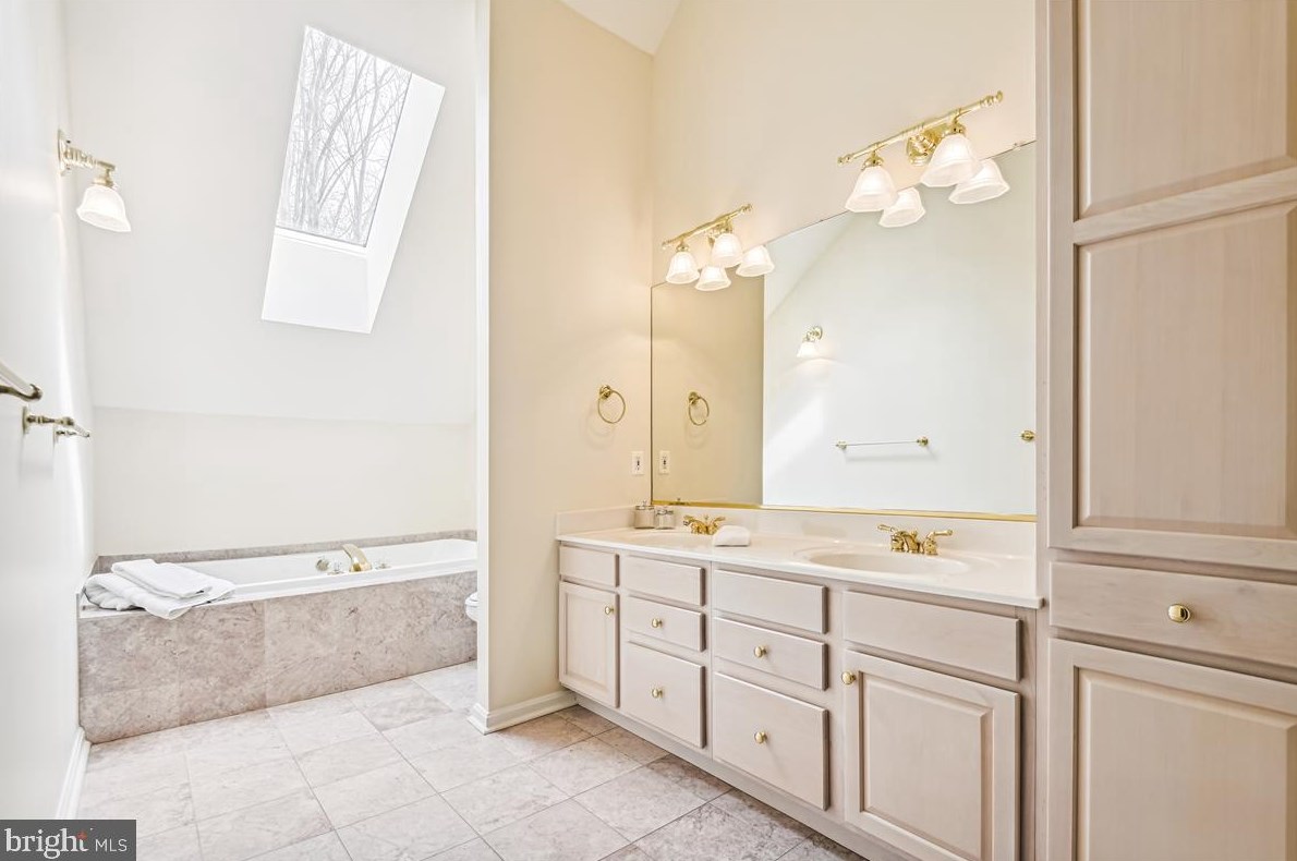 19 Roland Ct, Baltimore MD 21204-3550 exterior