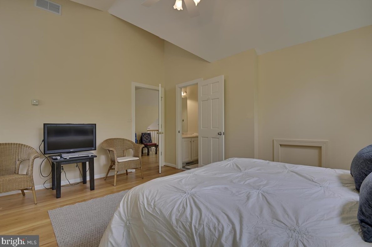 19 Roland Ct, Baltimore MD 21204-3550 exterior