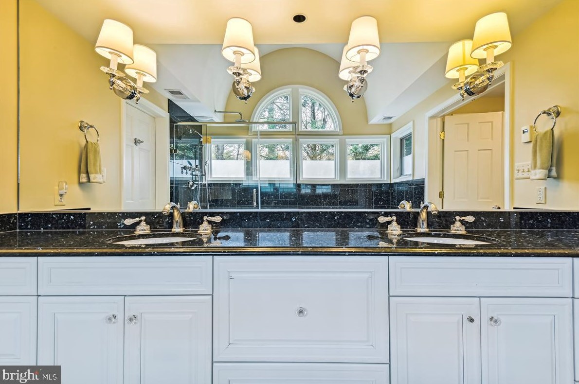 19 Roland Ct, Baltimore MD 21204-3550 exterior