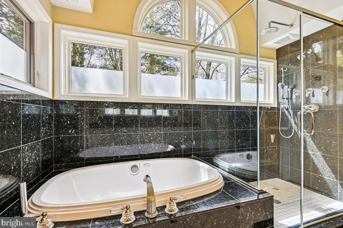 19 Roland Ct, Baltimore MD 21204-3550 exterior