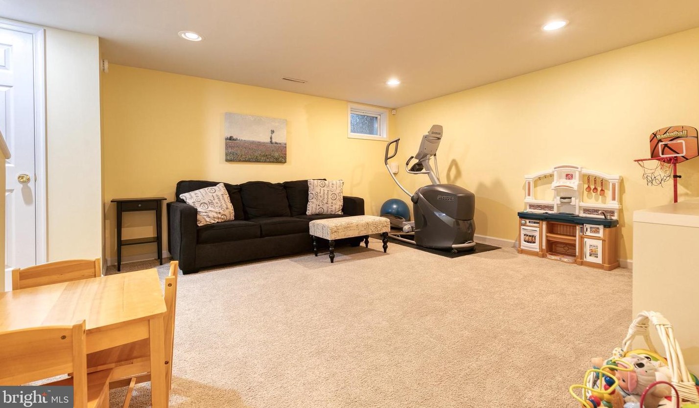 340 Old Trail Rd, Baltimore MD  21212-1516 exterior