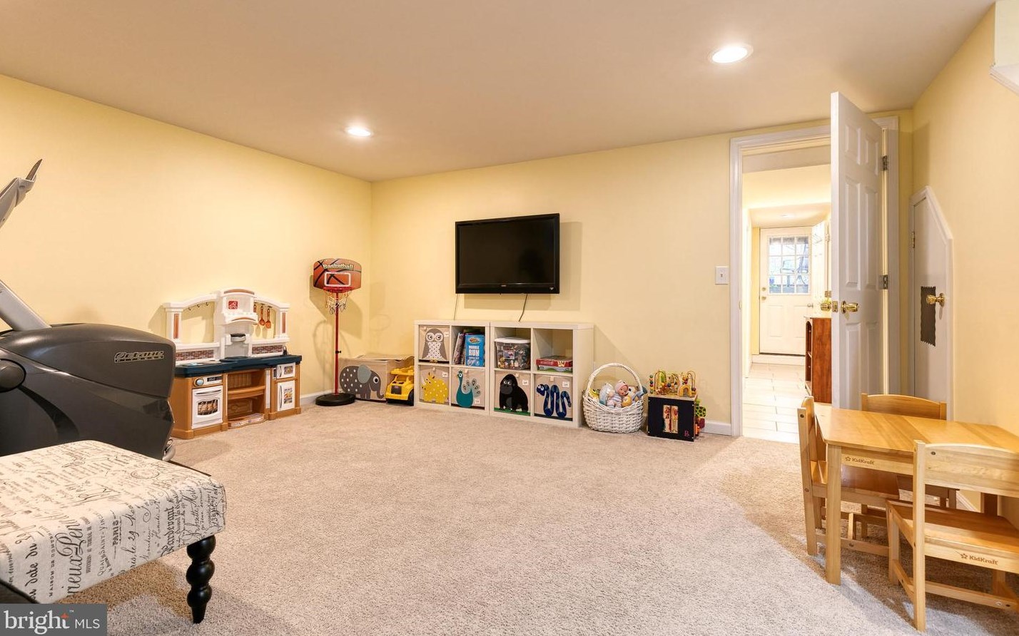 340 Old Trail Rd, Baltimore MD  21212-1516 exterior