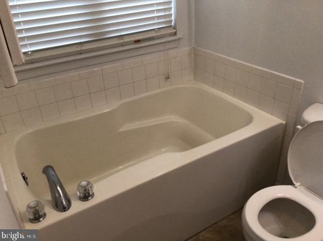 2096 Streamway Ct, Baltimore MD  21207-6084 exterior