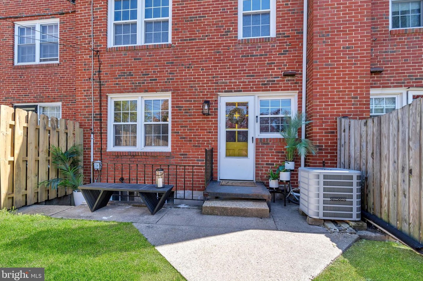 8508 Pleasant Plains Rd, Baltimore MD  21286-8139 exterior
