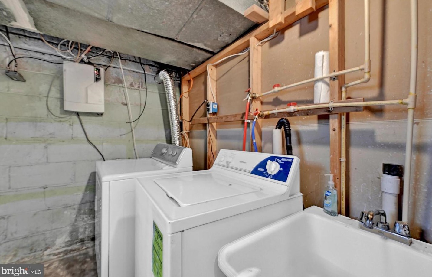 1942 Frames Rd, Baltimore MD  21222-4710 exterior