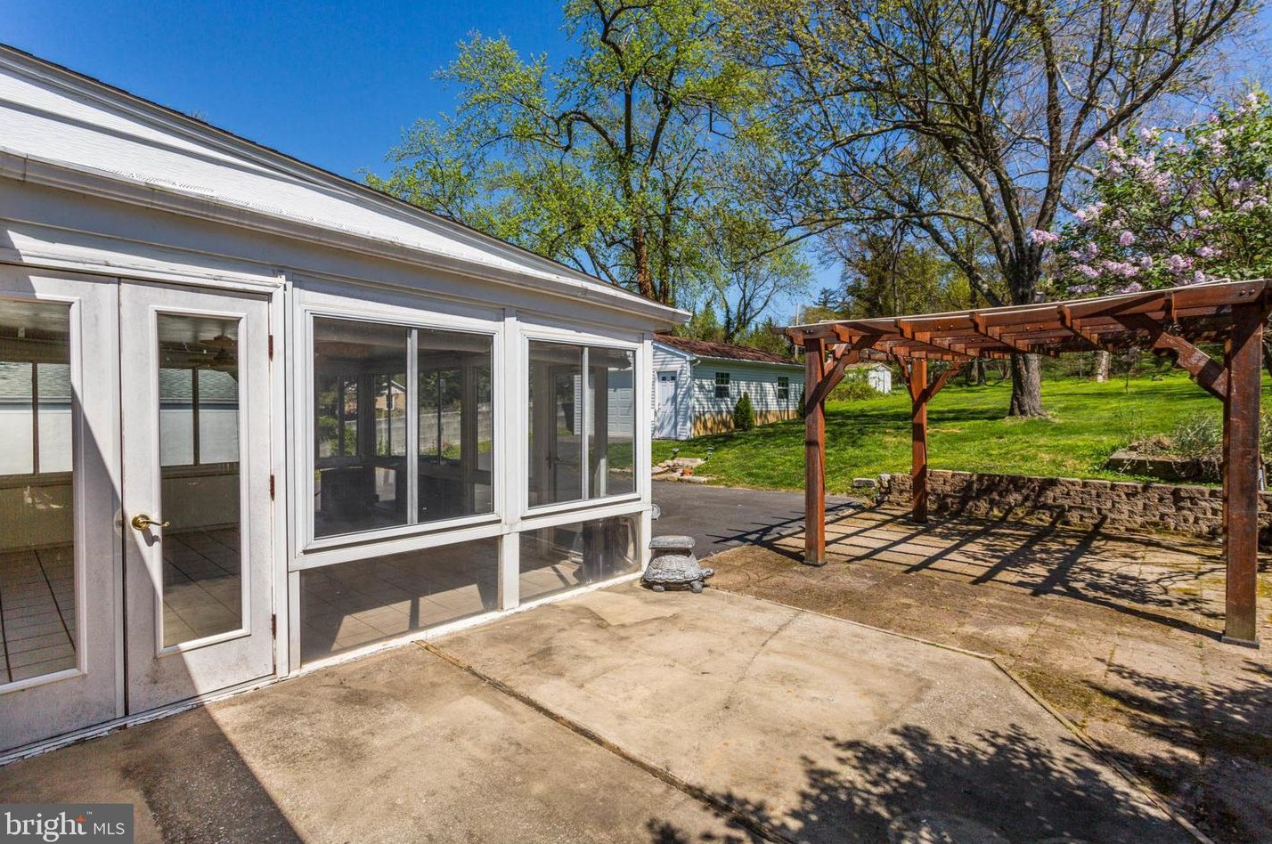 5 Maple Ave, Baltimore MD  21206-1108 exterior