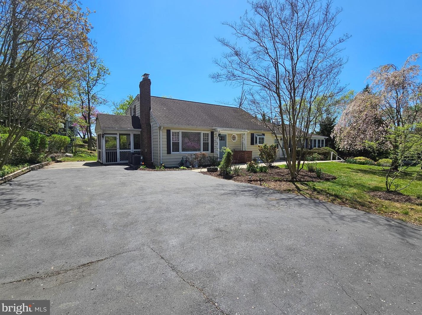 2521 Old Frederick Rd, Baltimore MD  21228-5423 exterior