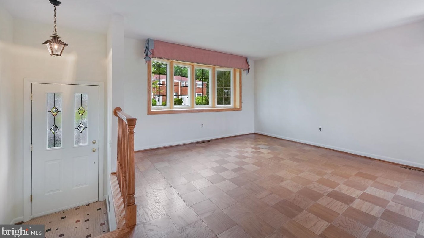 968 Circle Dr, Baltimore MD  21227-2322 exterior