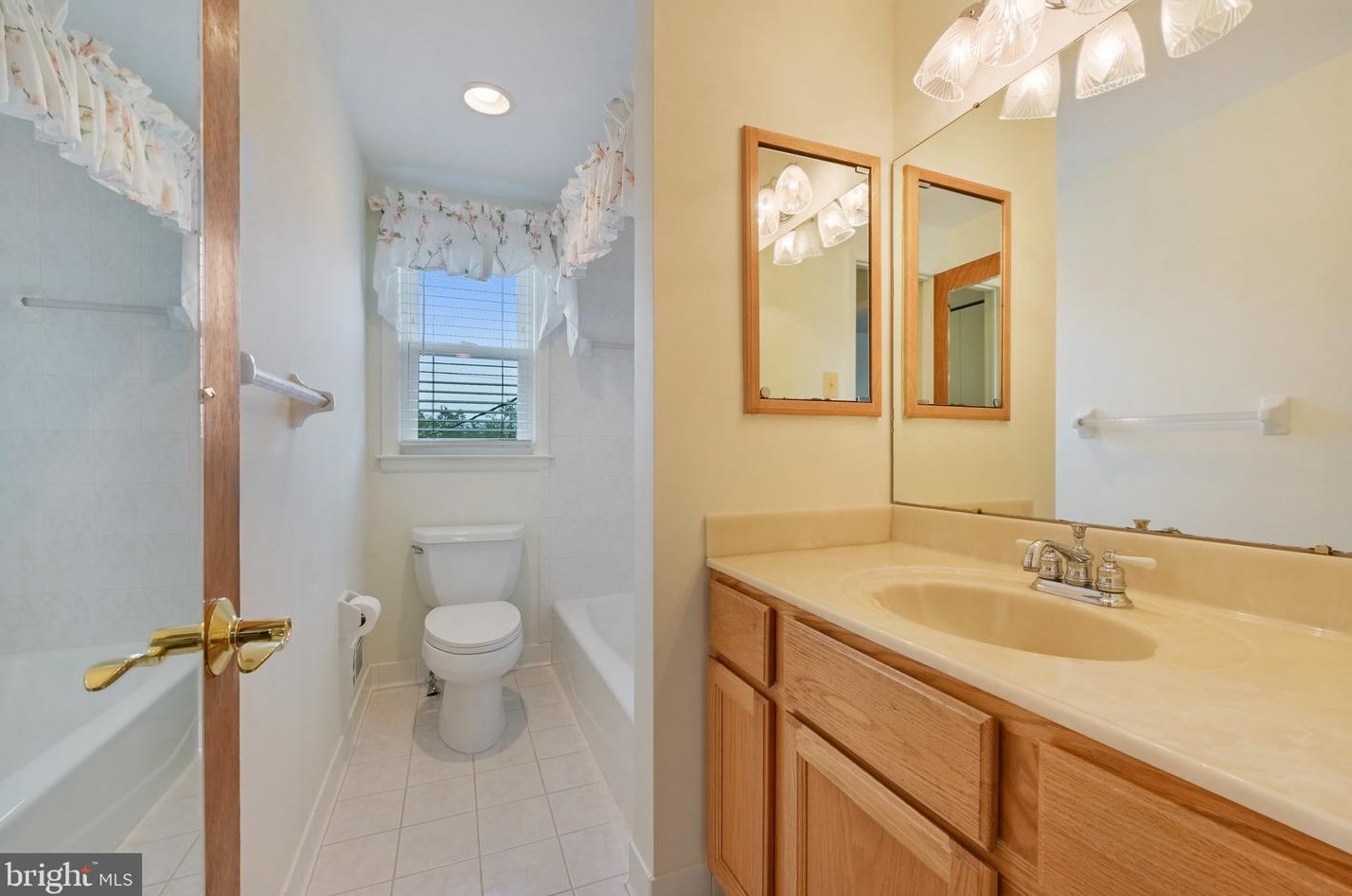 968 Circle Dr, Baltimore MD  21227-2322 exterior