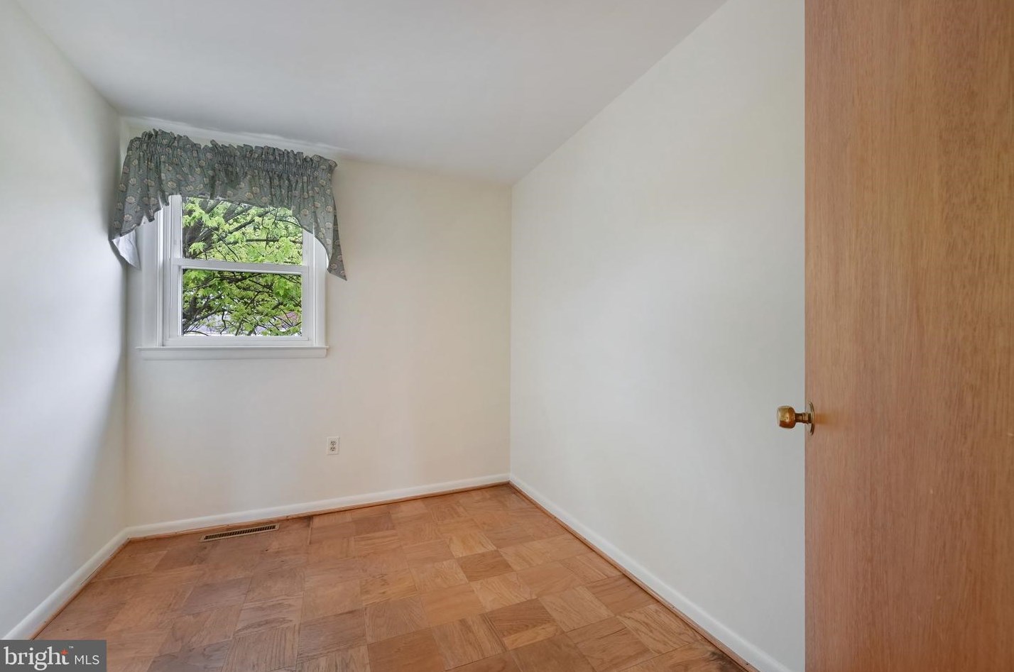 968 Circle Dr, Baltimore MD  21227-2322 exterior