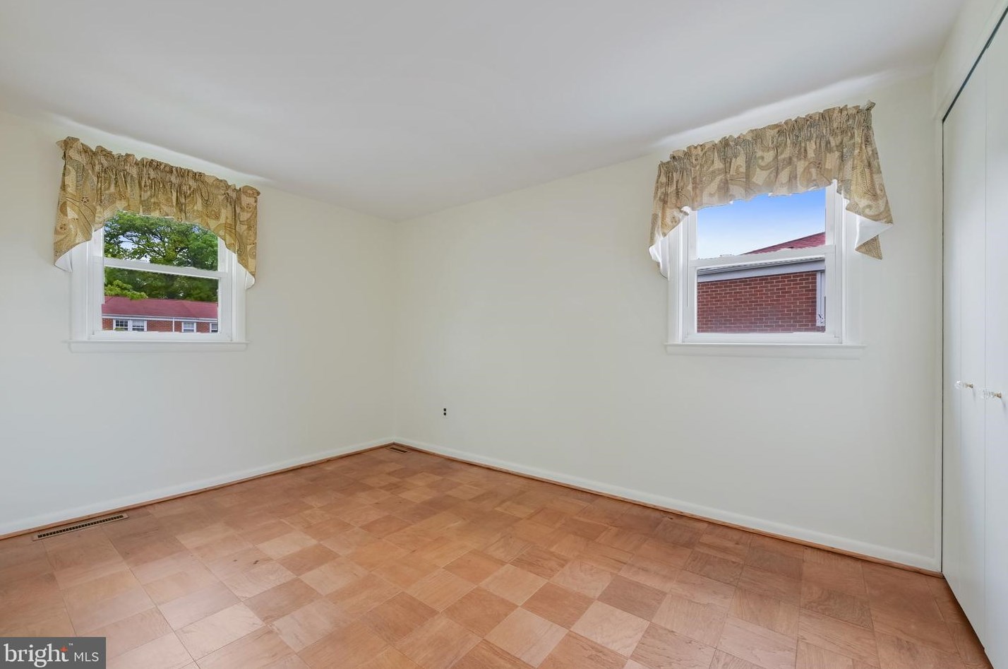 968 Circle Dr, Baltimore MD  21227-2322 exterior