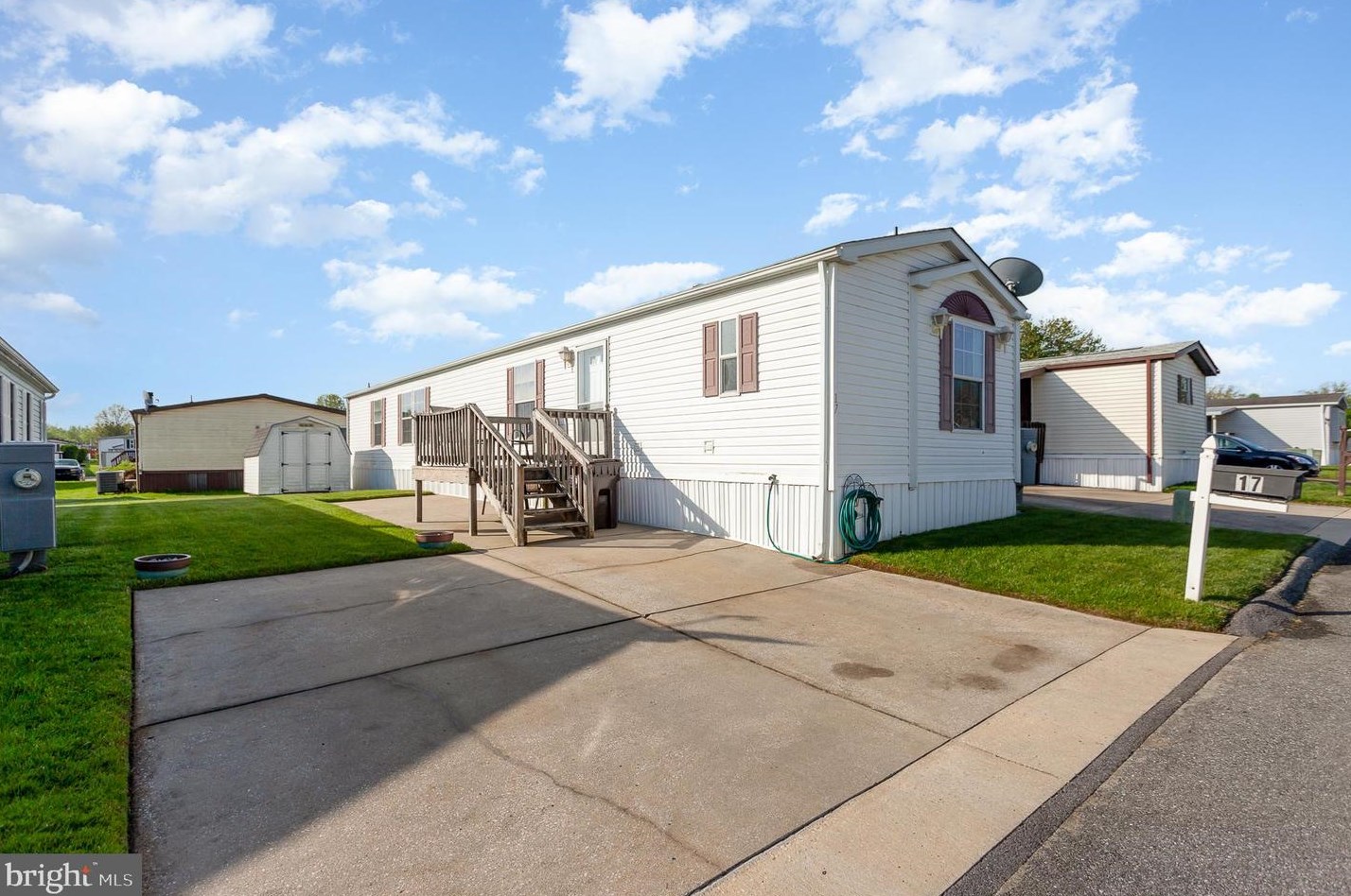 17 Mango Trl, Baltimore, MD 21220-1367