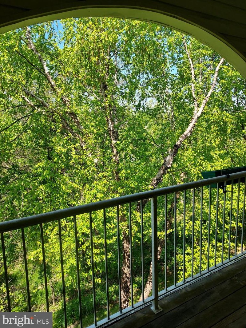 7204 Bogley Rd, Baltimore MD 21244-8112 exterior