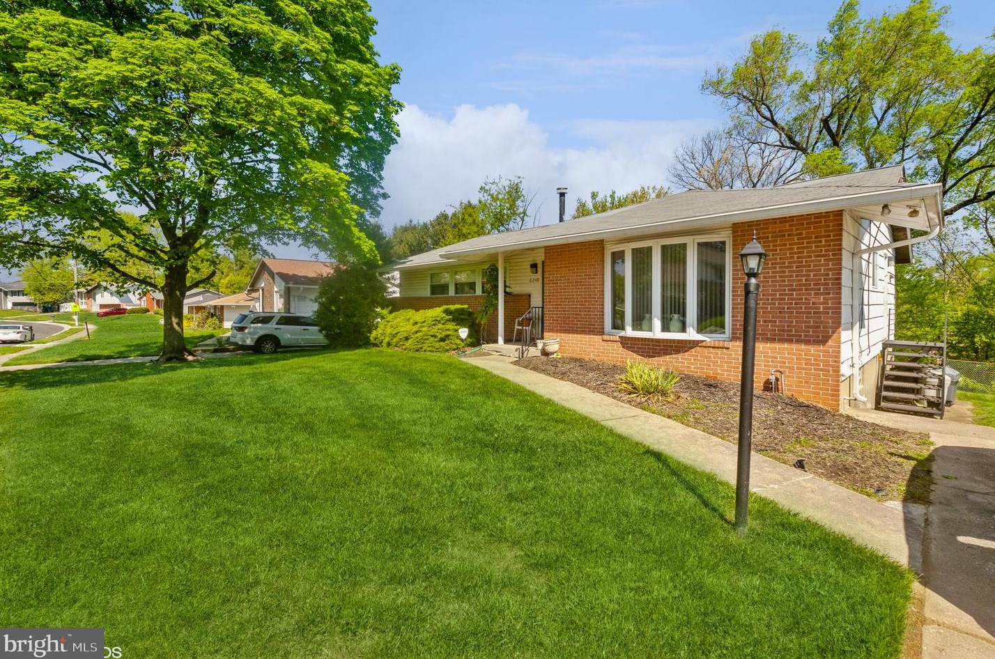 8248 Brattle Rd, Baltimore, MD 21208-2121