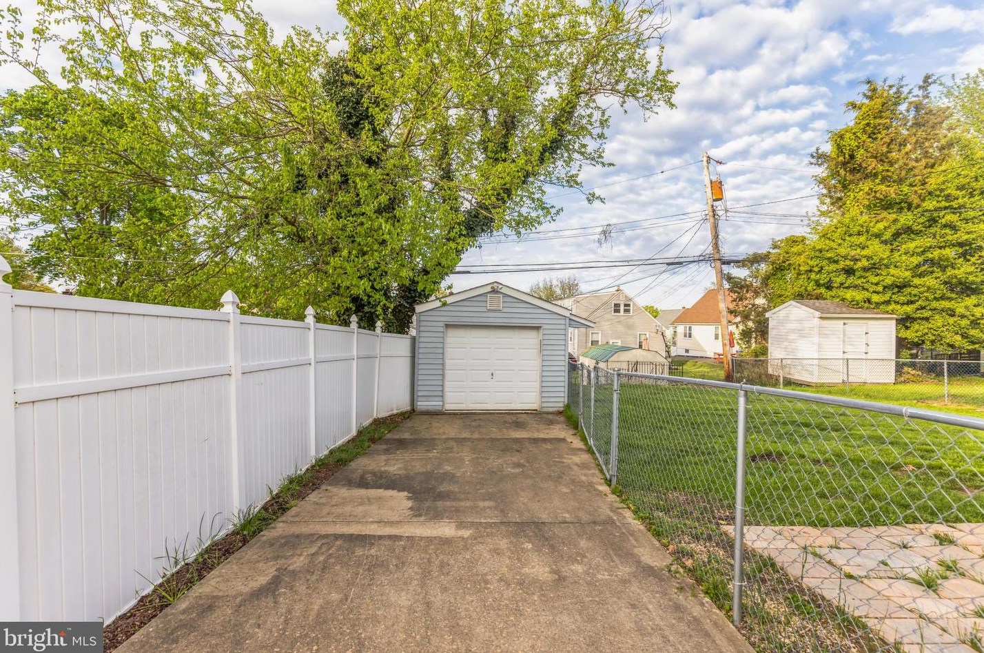 2505 Wendover Rd, Baltimore MD  21234-6221 exterior