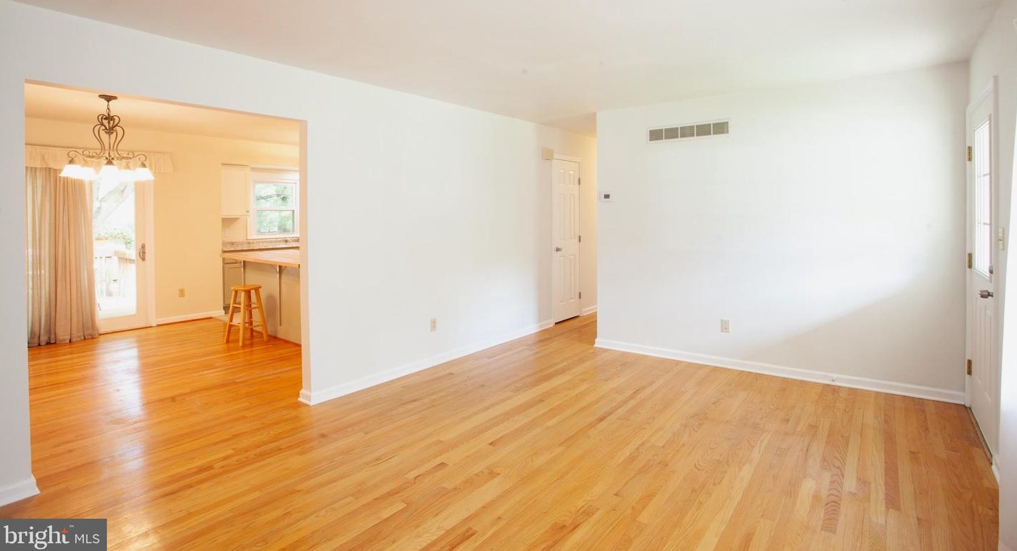 514 Lee Dr, Baltimore, MD 21228-4128