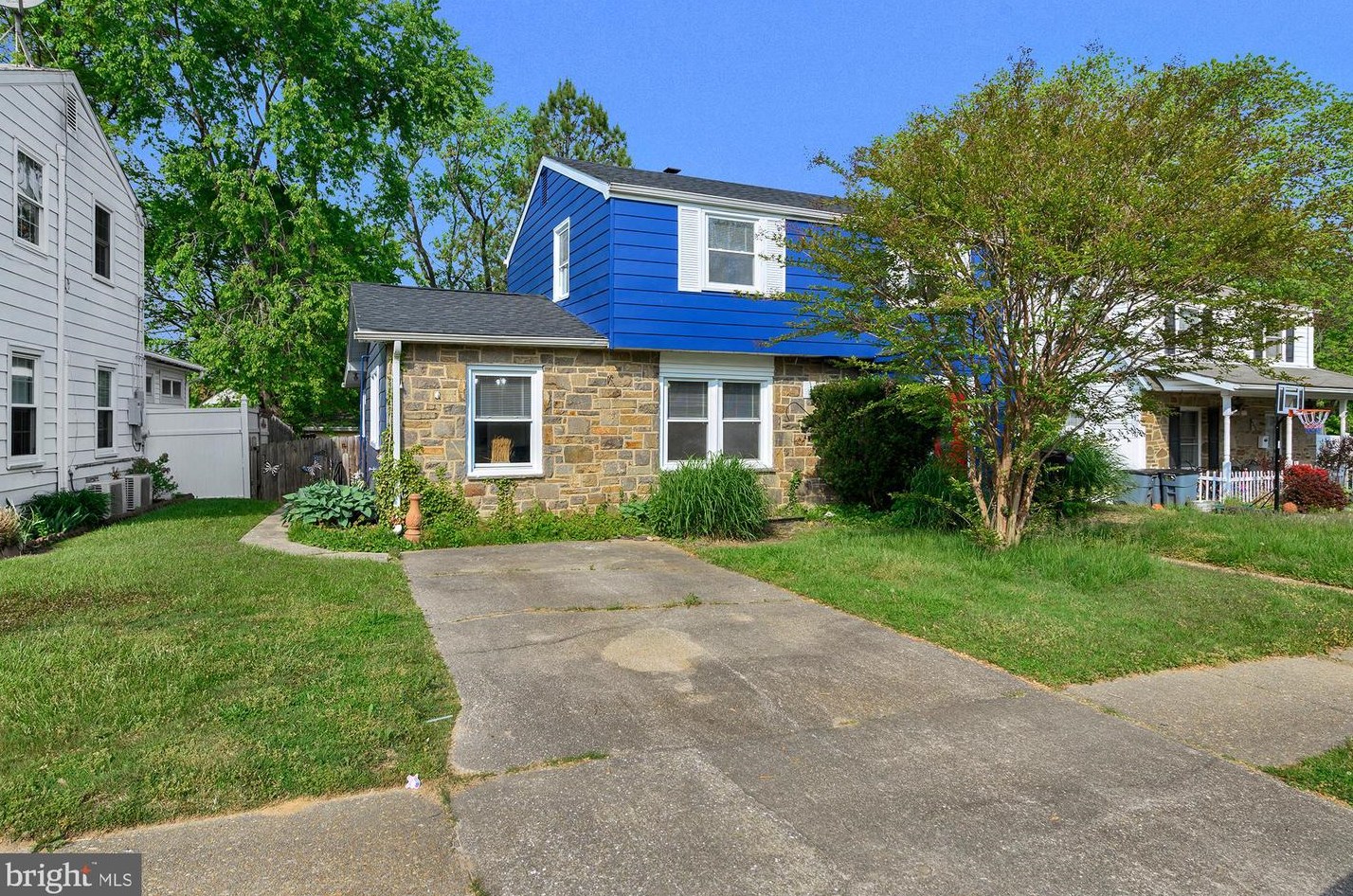1204 7 Oaks Rd, Baltimore, MD 21227-2320