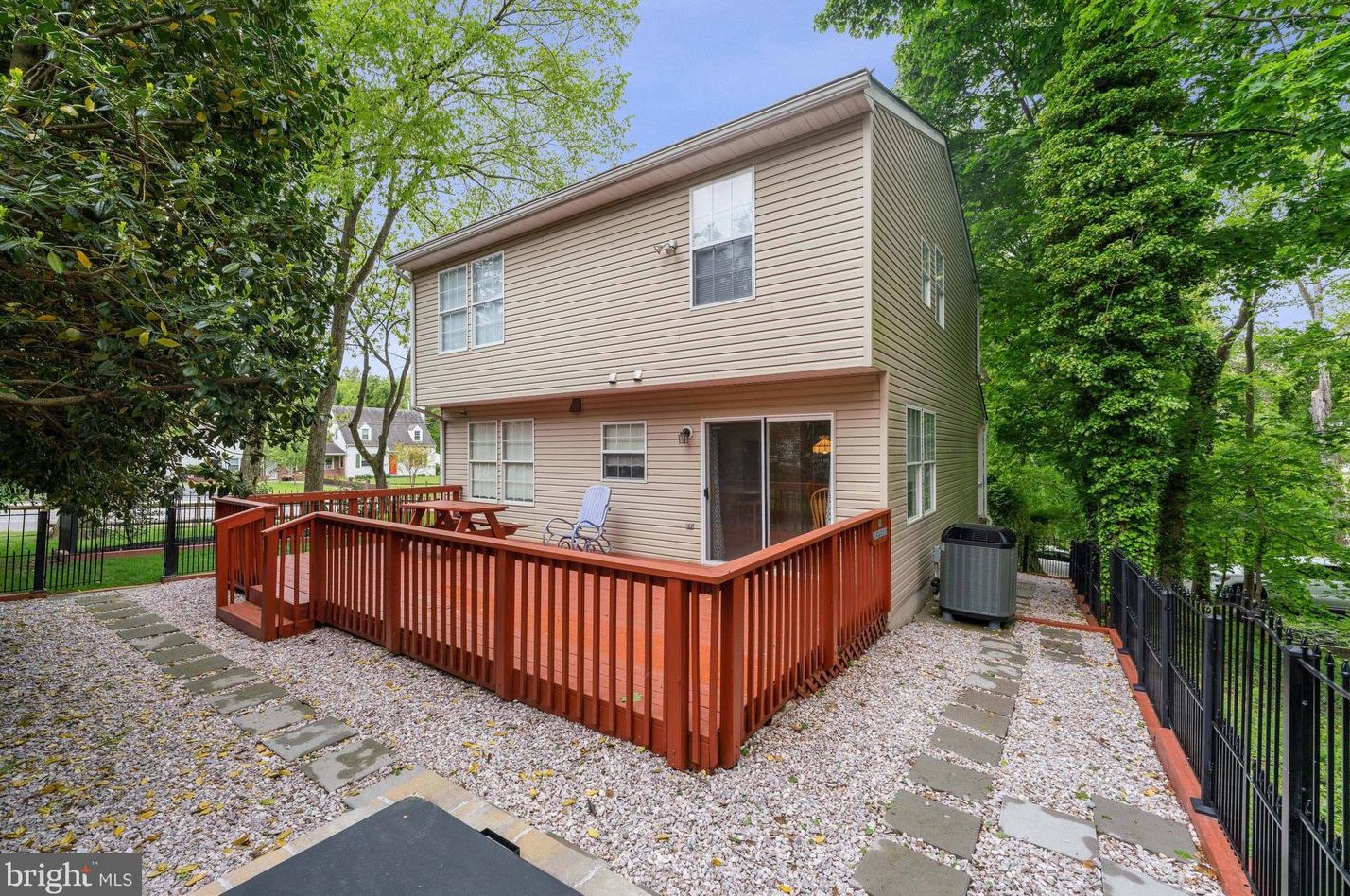 1 Overhill Rd, Baltimore MD  21228-4924 exterior