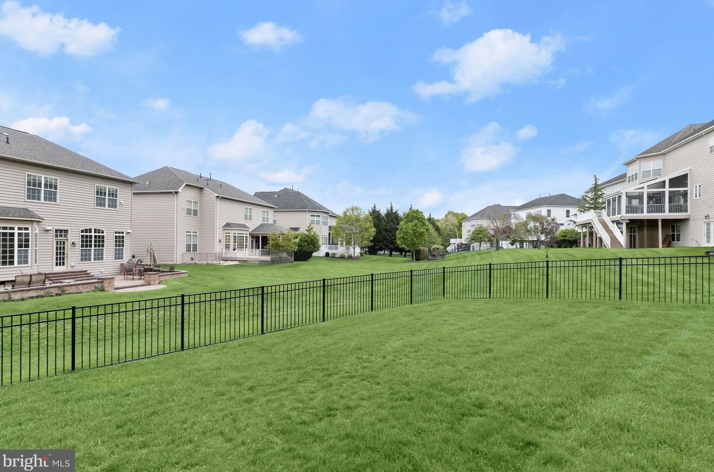 2518 Stone Cliff Dr, Baltimore MD  21209-3733 exterior