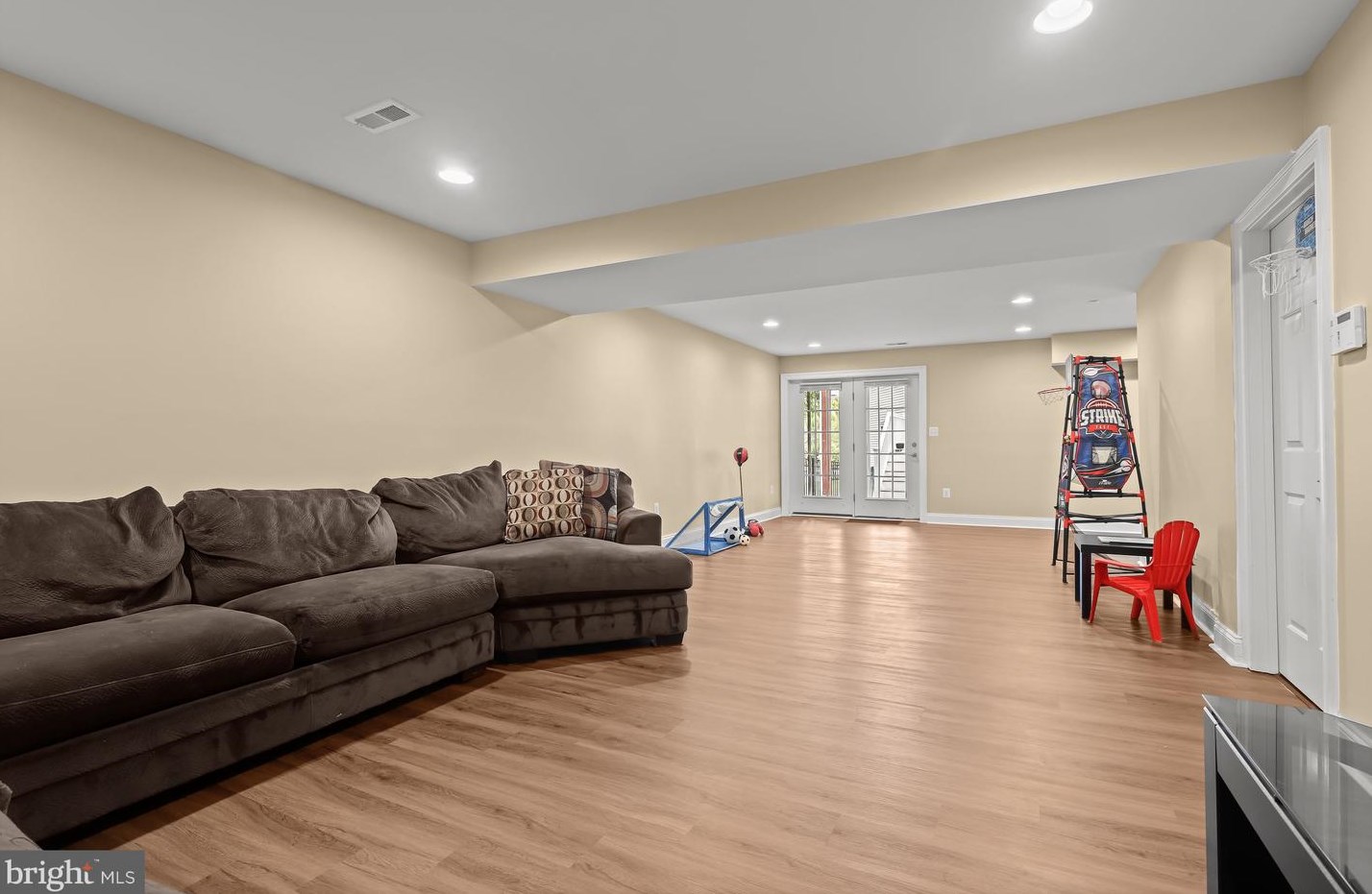 2518 Stone Cliff Dr, Baltimore MD  21209-3733 exterior